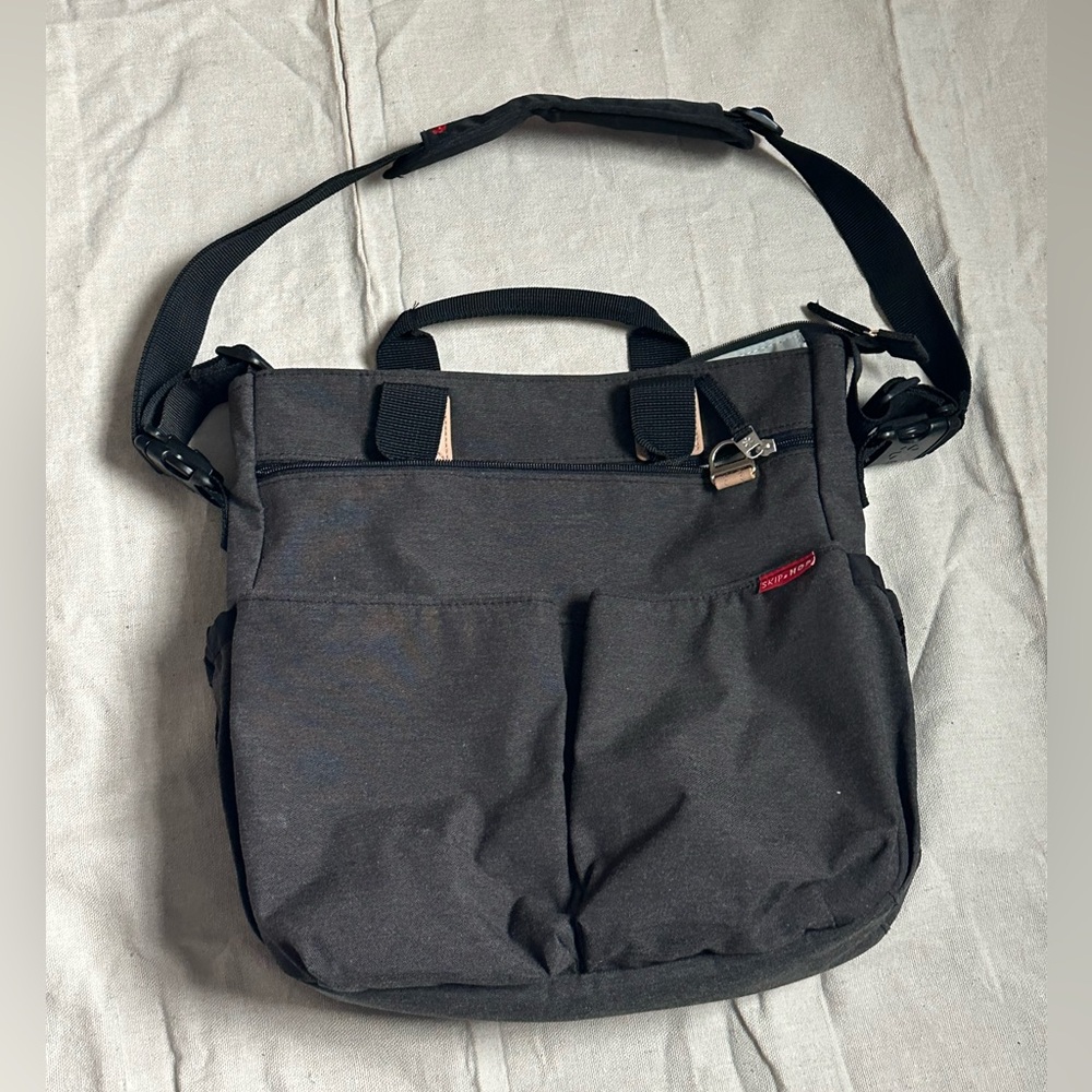 Skip Hop Duo Signature Diaper Bag in Gray